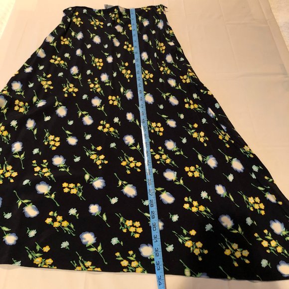 Holt Renfrew A Line Floral Skirt Size 4 - Picture 10 of 10